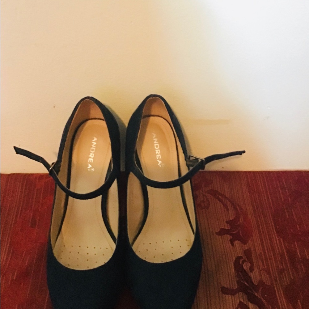 Heels - Picture 3 of 3